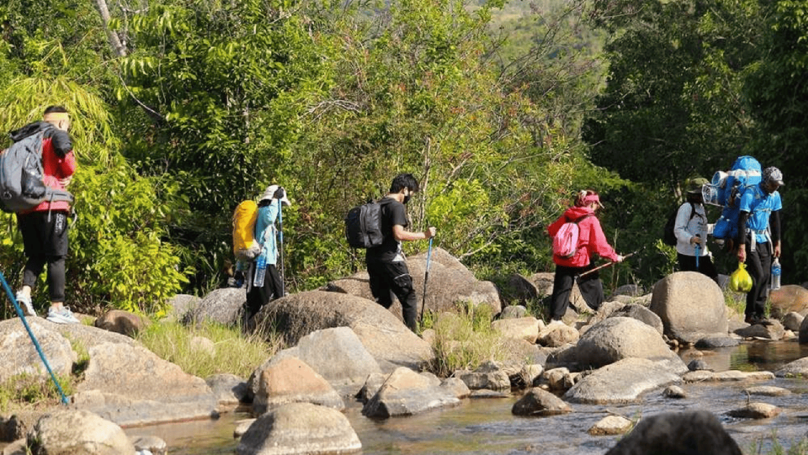 Trekking Chu Yang Sin National Park in a day (with overnight stay)